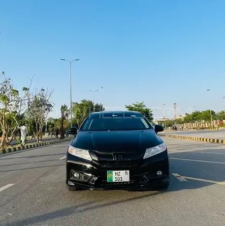 Honda Grace Hybrid 2019 for Sale in Lahore Image-1