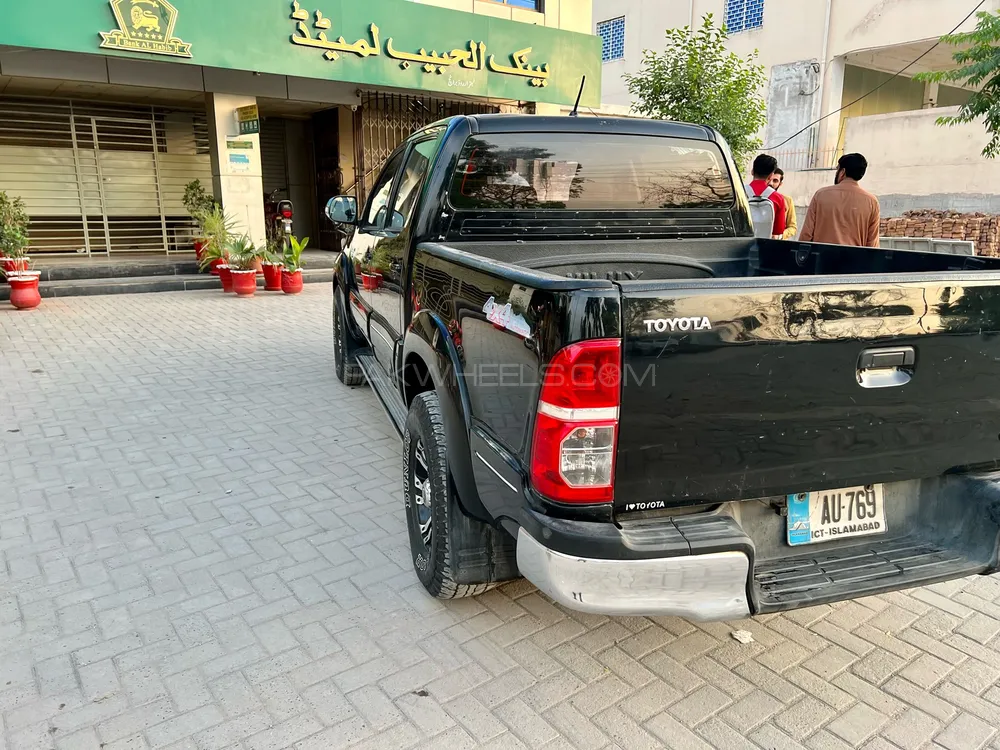 Toyota Hilux 2013 for Sale in Islamabad Image-1