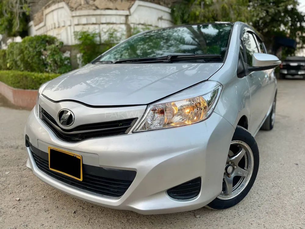 Toyota Vitz 2012 for Sale in Karachi Image-1