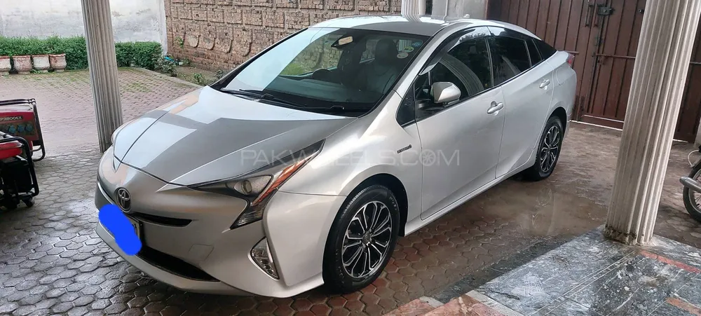 Toyota Prius 2016 for Sale in Akora khattak Image-1