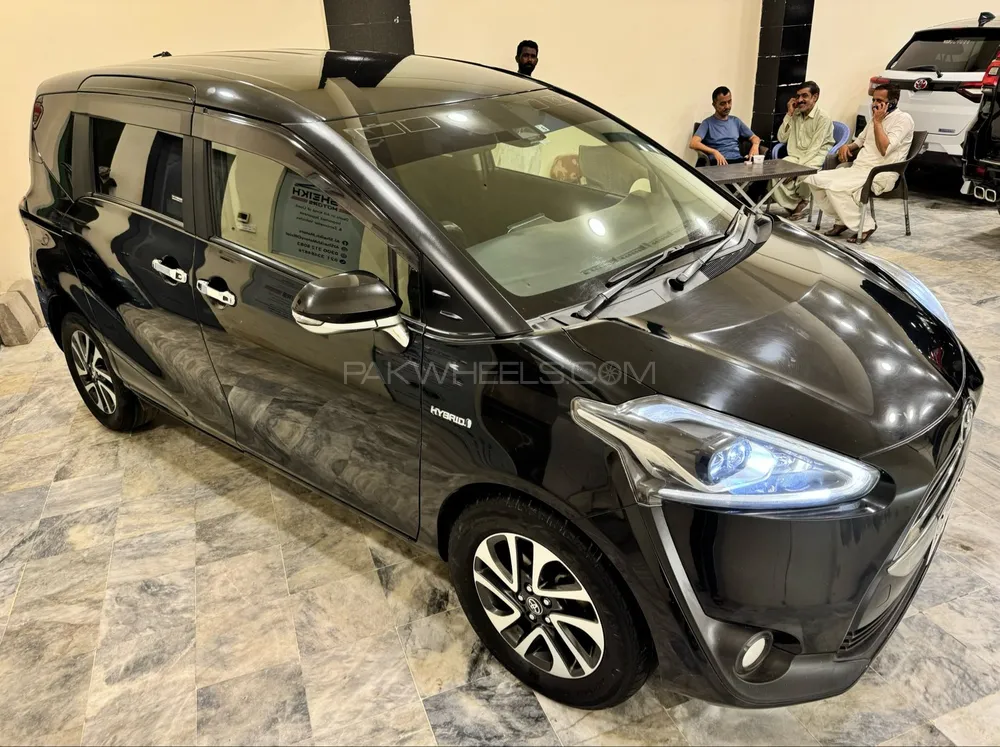 Toyota Sienta 2016 for Sale in Karachi Image-1