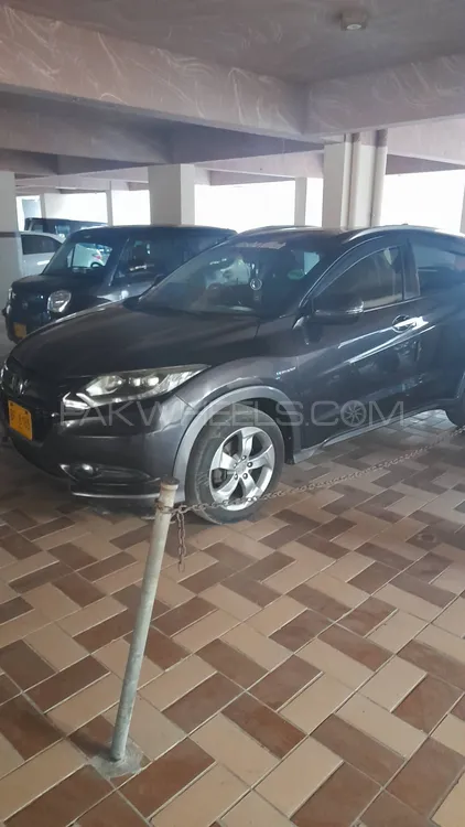 Honda Vezel 2013 for Sale in Karachi Image-1