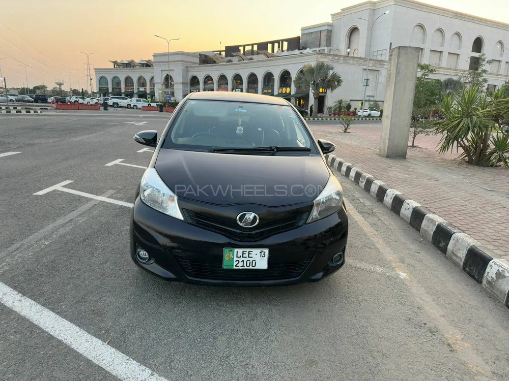 Toyota Vitz 2012 for Sale in Lahore Image-1