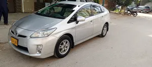 Toyota Prius S LED Edition 1.8 2015 for Sale