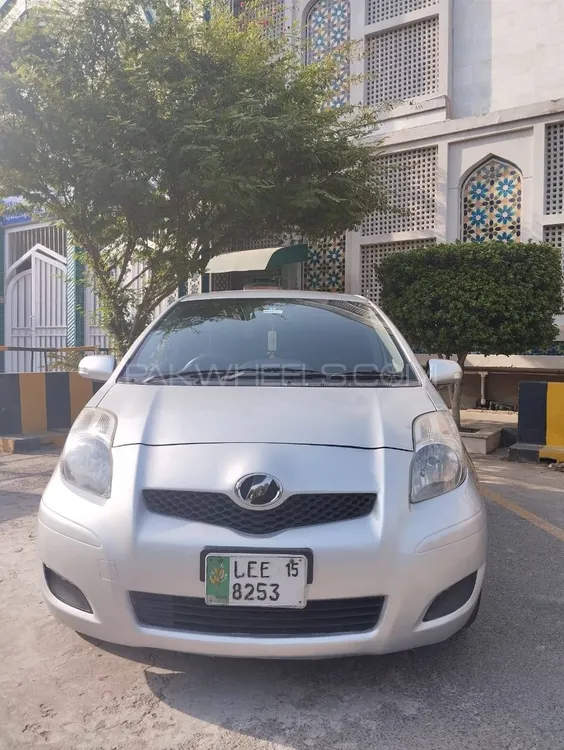 Toyota Vitz 2010 for Sale in Nowshera cantt Image-1