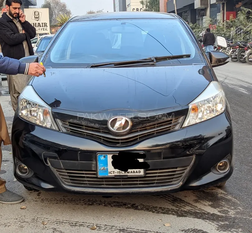Toyota Vitz 2012 for sale in Peshawar