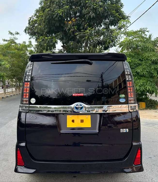 Toyota Voxy 2016 for Sale in Karachi Image-1