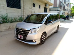 Toyota Noah G 2014 for Sale