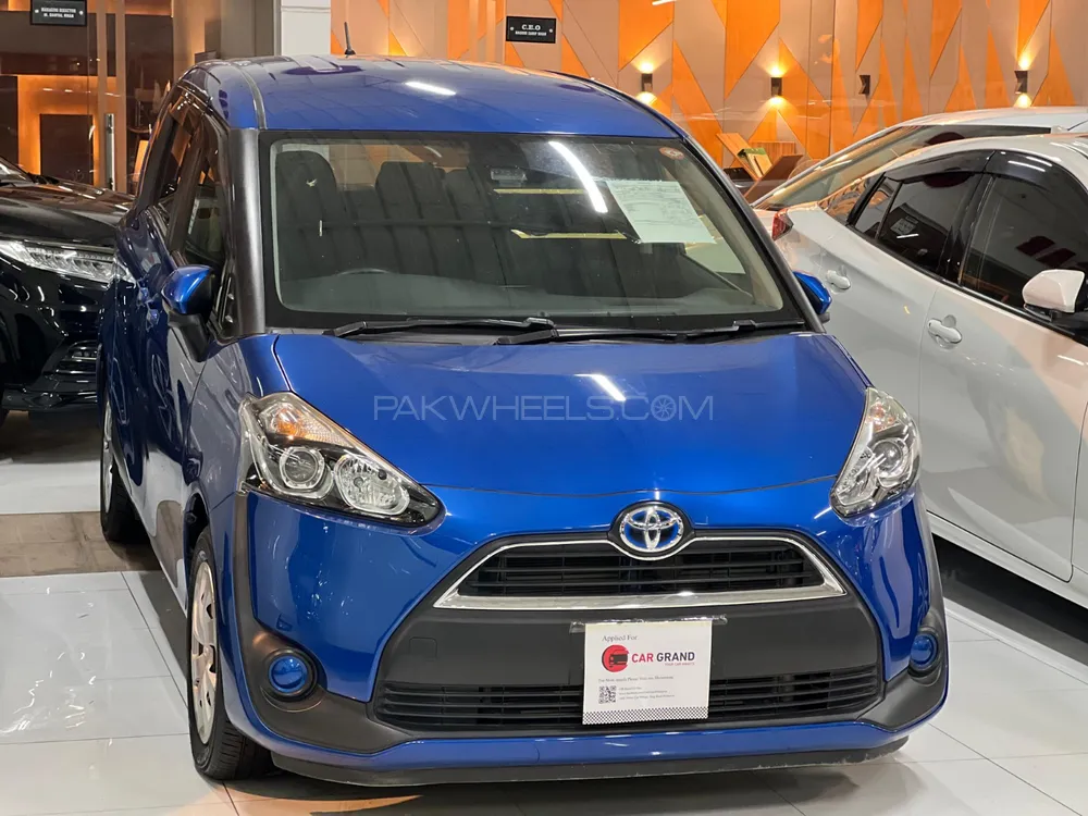 Toyota Sienta 2018 for Sale in Peshawar Image-1