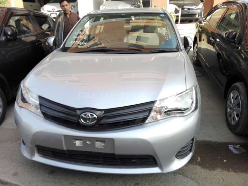 Toyota Corolla Axio 2012 for Sale in Karachi Image-1