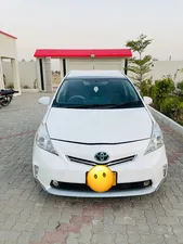 Toyota Prius Alpha G 2012 for Sale