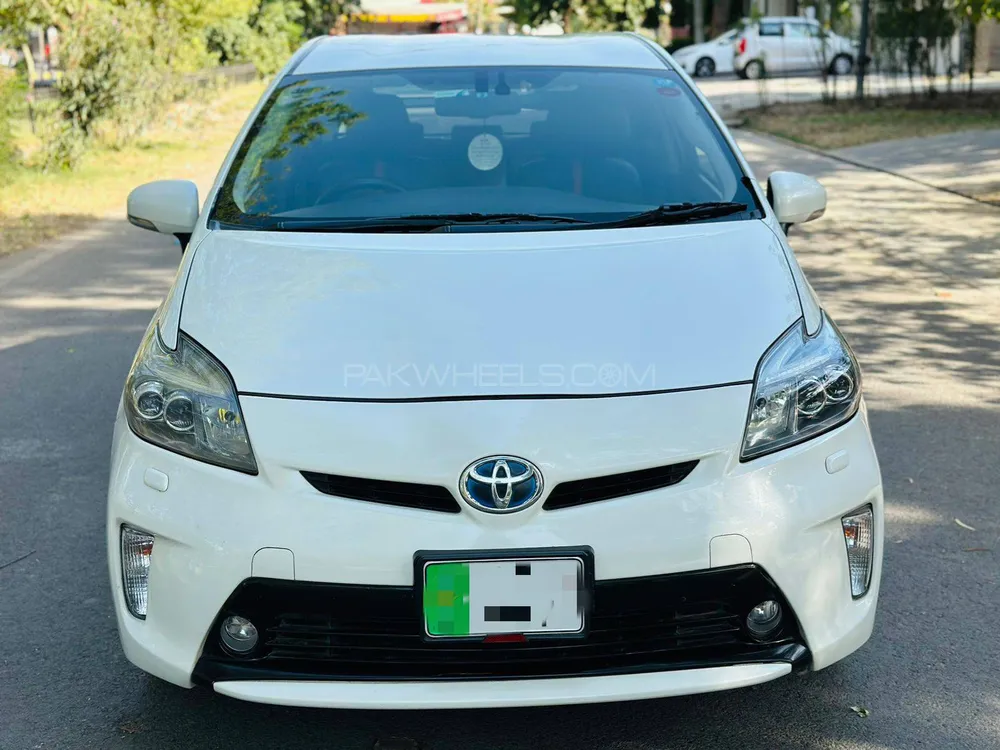 Toyota Prius 2014 for Sale in Lahore Image-1