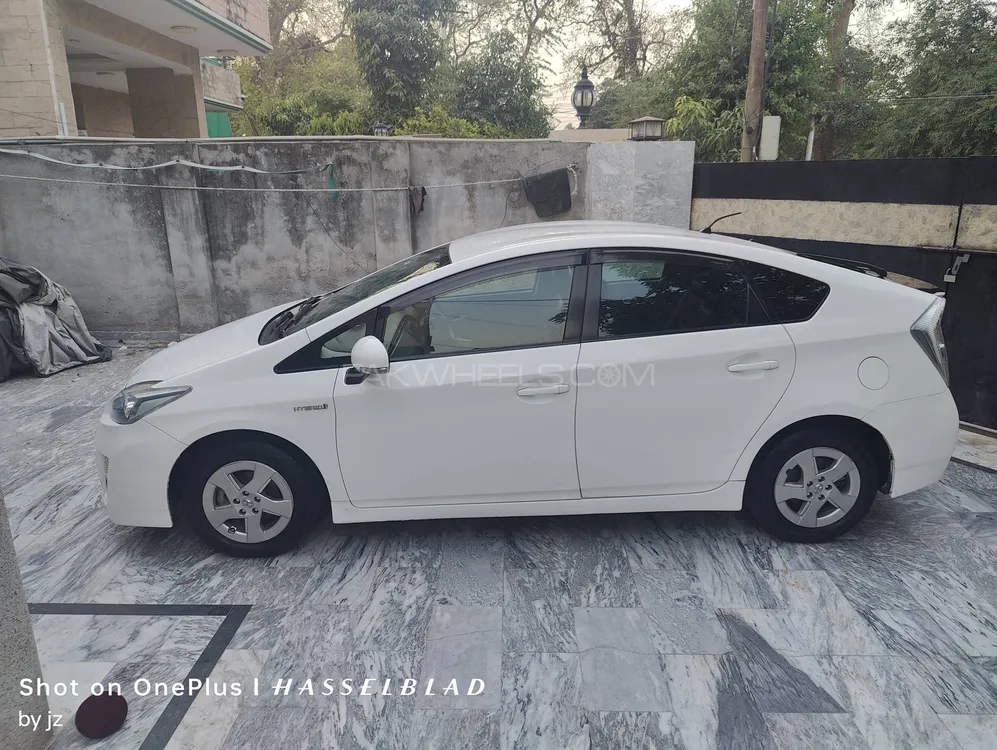 Toyota Prius 2011 for sale in Lahore