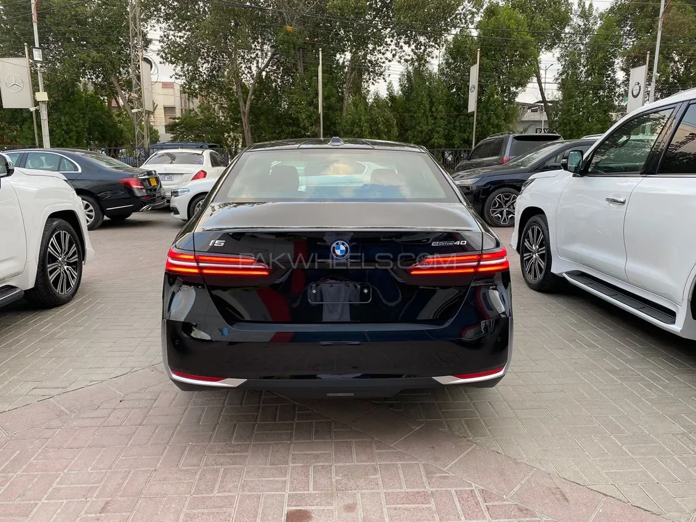 BMW i5 2024 for Sale in Karachi BMW i5 2024 for Sale in Karachi Image-5