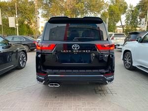 Toyota Land Cruiser ZX LC300 
3.5L Twin Turbo Petrol
Model: 2023
Zero Meter 
Unregistered 
Fresh import

*Heads up Display
*Fingerprint Start
*Rear Entertainment 
*Cool box 
*Beige Room 
*7 Seater 
*Back Autodoor 
*JBL Sound System 
*Modellista Kit