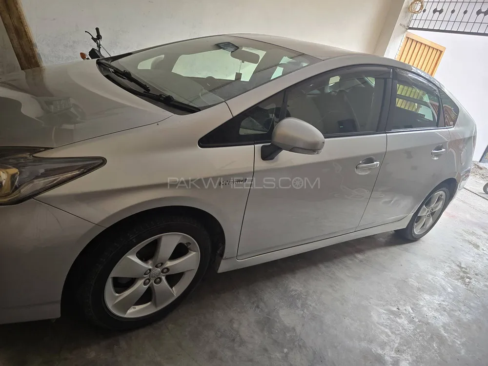 Toyota Prius 2013 for sale in Lahore