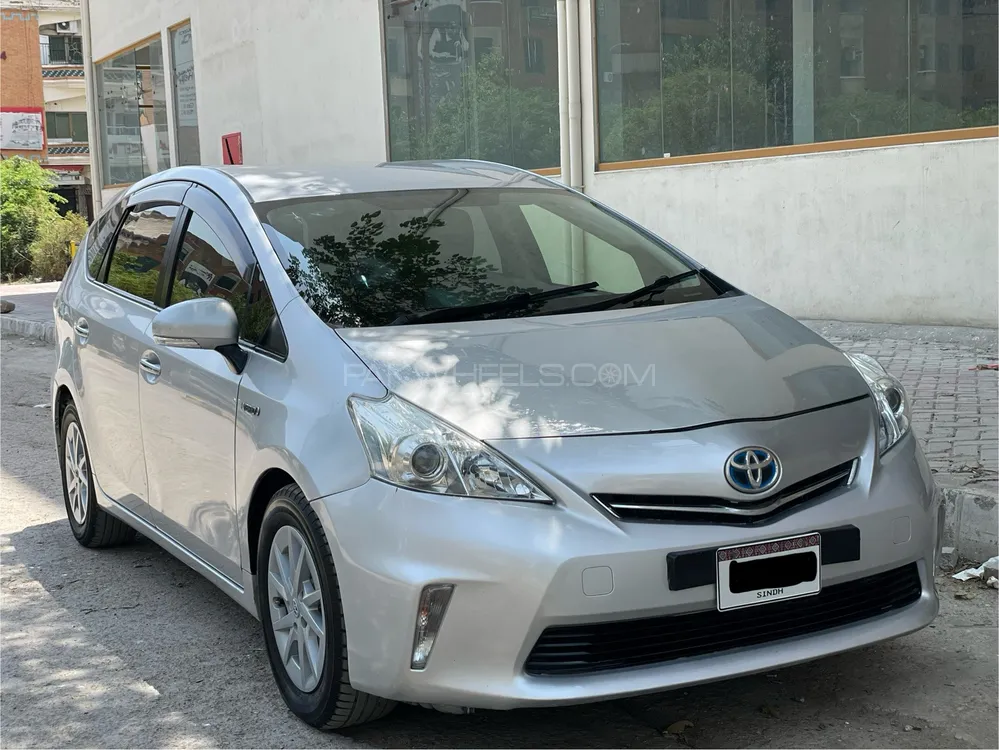 Toyota Prius Alpha 2014 for sale in Islamabad