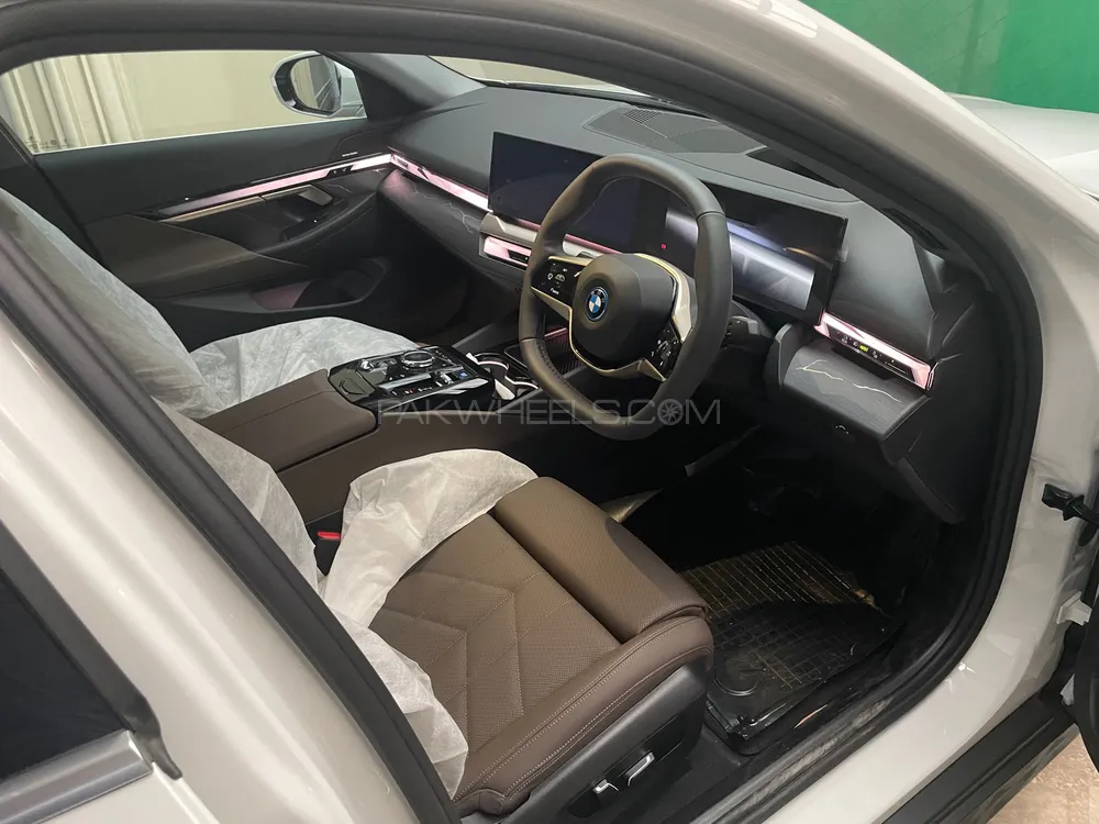 BMW i5 2024 for Sale in Islamabad BMW i5 2024 for Sale in Islamabad Image-9