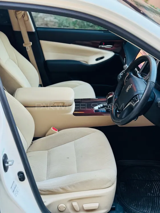 Toyota Crown 2013 for Sale in Faisalabad Toyota Crown 2013 for Sale in Faisalabad Image-13