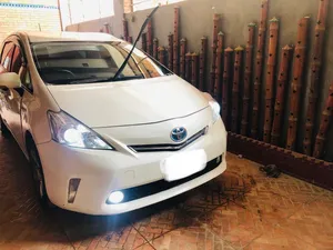 Toyota Prius Alpha G 2013 for Sale