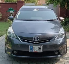 Toyota Prius Alpha G 2012 for Sale