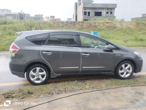 Toyota Prius Alpha 2014 for Sale