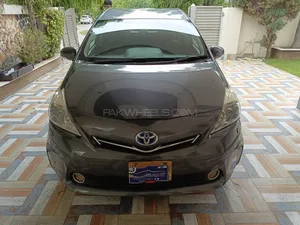 Toyota Prius Alpha G 2011 for Sale