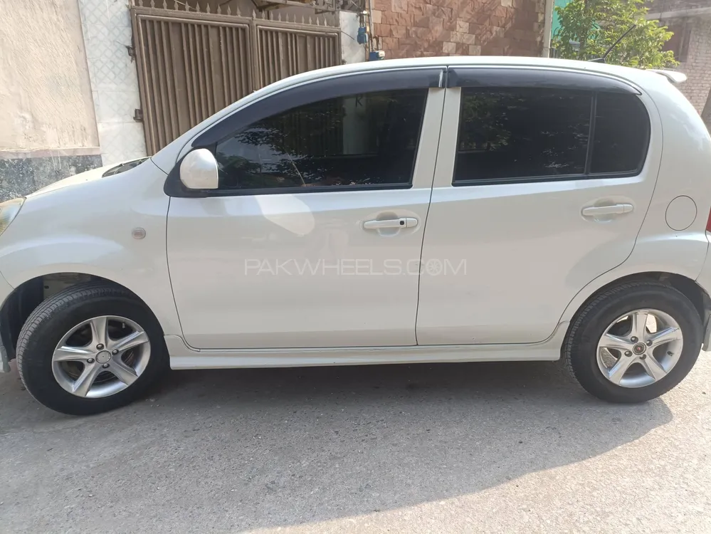 Toyota Passo 2015 for sale in Peshawar