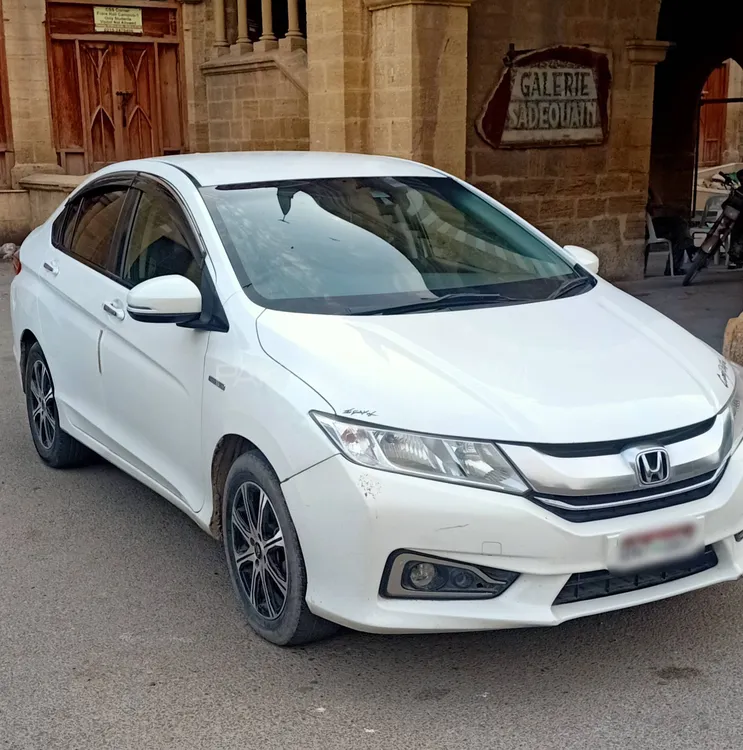 Honda Grace Hybrid 2015 for sale in Karachi