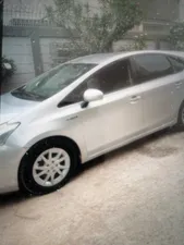 Toyota Prius Alpha G 2011 for Sale