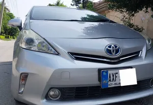 Toyota Prius Alpha G 2014 for Sale