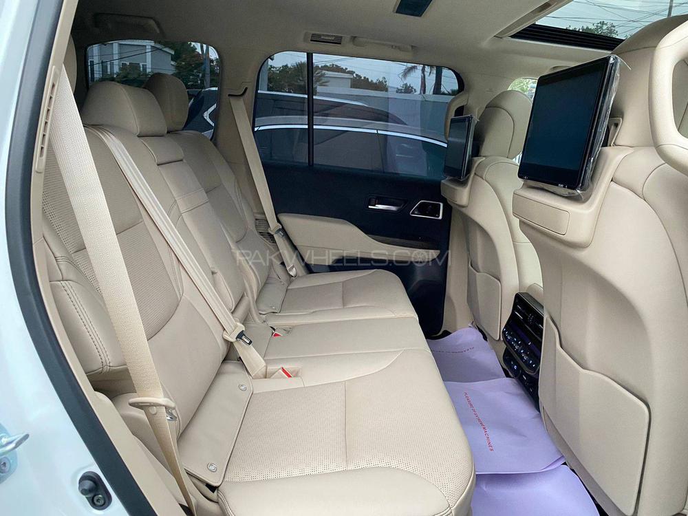 Toyota Land Cruiser ZX LC300 
3.5L Twin Turbo Petrol
Model: 2022
Mileage: 3,600 km 
Unregisterer 
Fresh import

*Heads up Display
*Fingerprint Start
*Rear Entertainment 
*Cool box 
*Beige Room 
*7 Seater 
*Back Autodoor 
*JBL Sound System 
*Modellista Kit