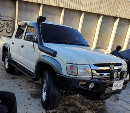 Toyota Hilux SR5 2004 for Sale