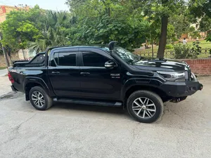 Toyota Hilux Revo V Automatic 3.0  2017 for Sale