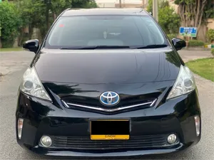 Toyota Prius Alpha G 2012 for Sale