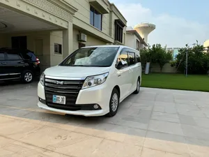 Toyota Noah G 2015 for Sale