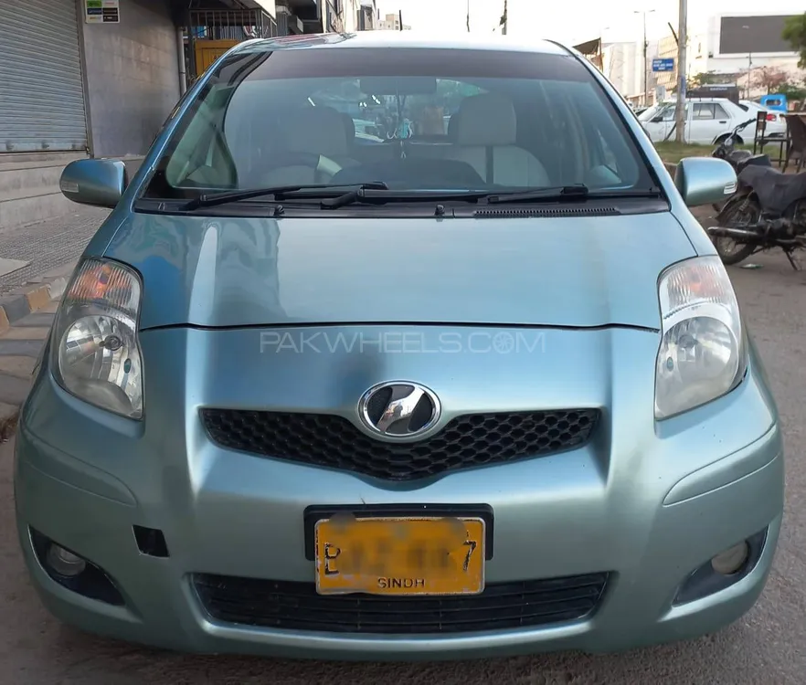 Toyota Vitz 2010 for Sale in Karachi Image-1