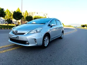 Toyota Prius Alpha G 2013 for Sale