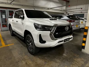 Toyota Hilux Revo V Automatic 3.0  2016 for Sale