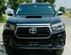 Toyota Hilux Revo V Automatic 3.0  2017 for Sale