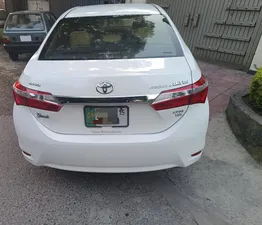 Toyota Corolla Altis Grande CVT-i 1.8 2015 for Sale