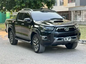 Toyota Hilux Revo V Automatic 3.0  2017 for Sale