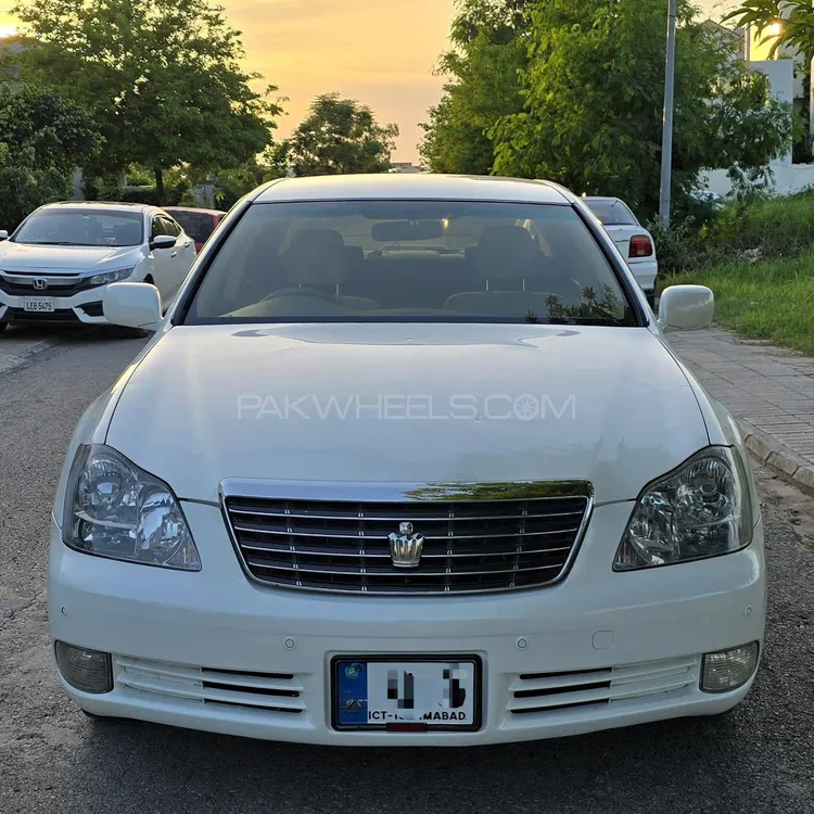 Toyota Crown 2004 for Sale in Islamabad Image-1