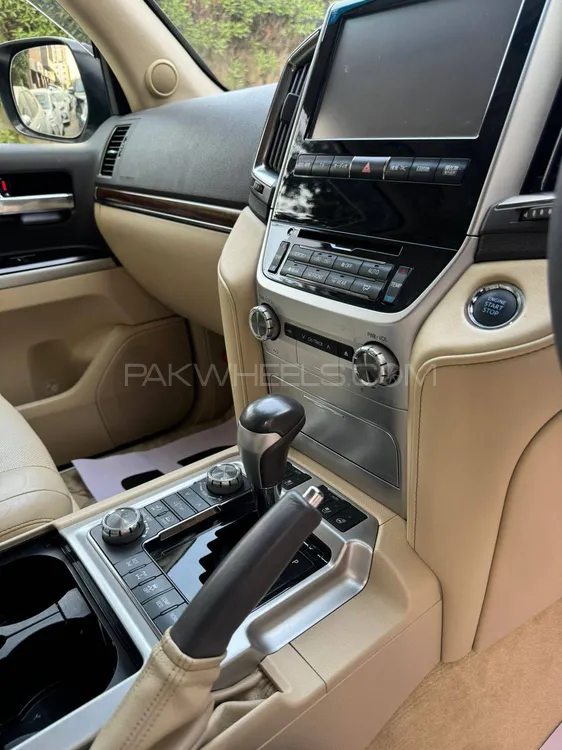 Toyota Land Cruiser 2015 for Sale in Karachi Toyota Land Cruiser 2015 for Sale in Karachi Image-11
