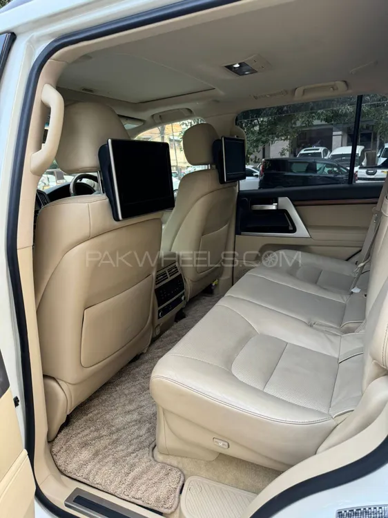 Toyota Land Cruiser 2015 for Sale in Karachi Toyota Land Cruiser 2015 for Sale in Karachi Image-13