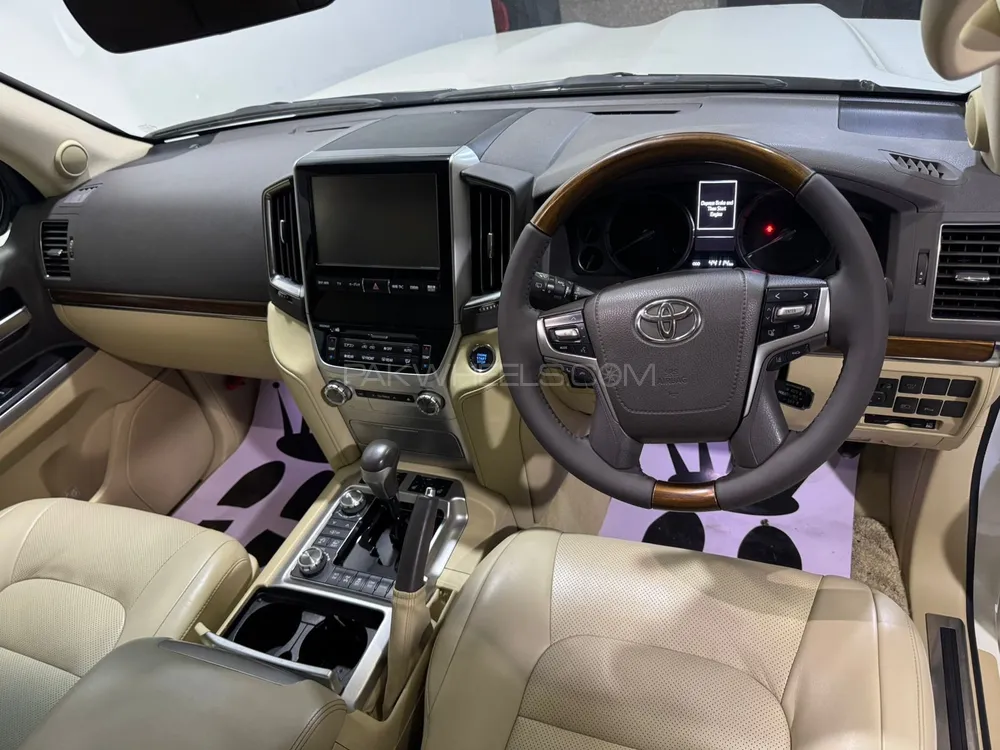 Toyota Land Cruiser 2015 for Sale in Karachi Toyota Land Cruiser 2015 for Sale in Karachi Image-5