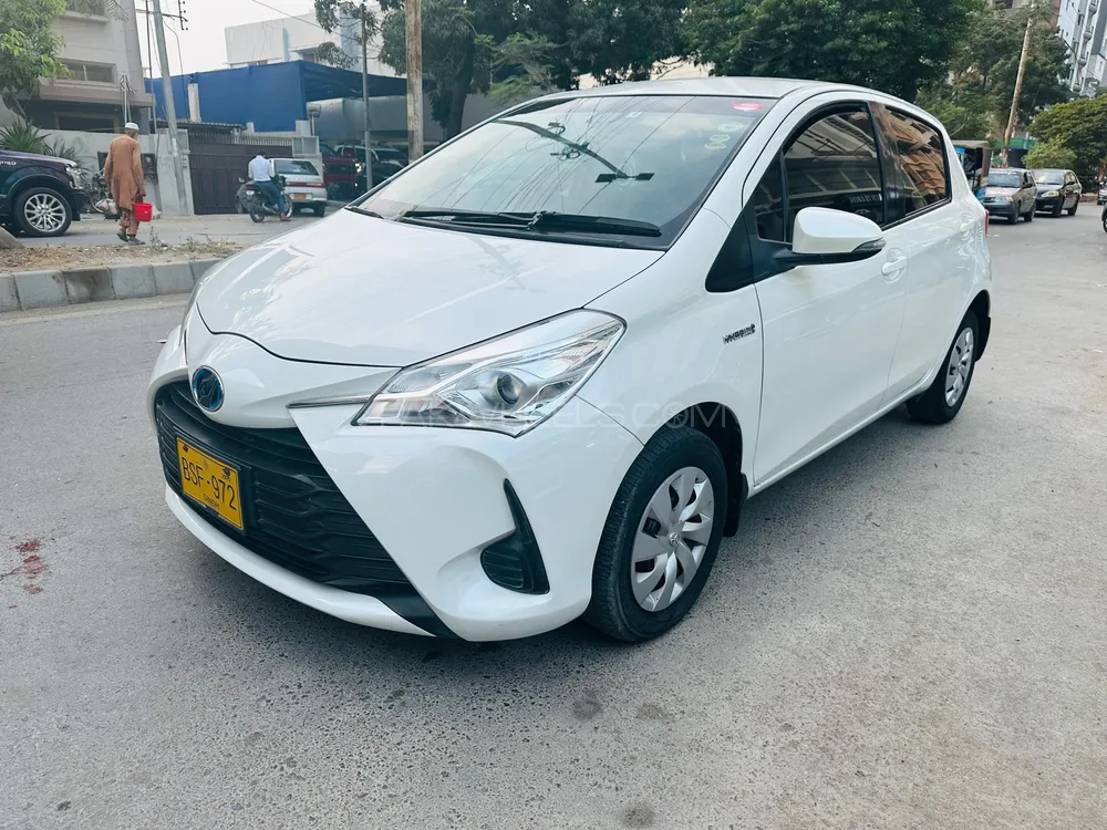 Toyota Vitz 2017 for Sale in Karachi Image-1