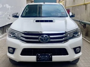 Toyota Hilux Revo V Automatic 3.0  2017 for Sale