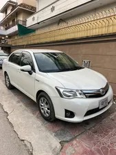 Toyota Corolla Axio Hybrid 1.5 2013 for Sale