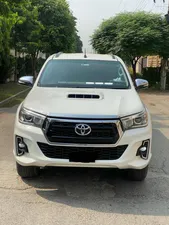 Toyota Hilux Revo V Automatic 3.0  2017 for Sale